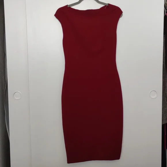 green emerald velvet dress ZARA. Short red fitted dress. TS – Hibuy market